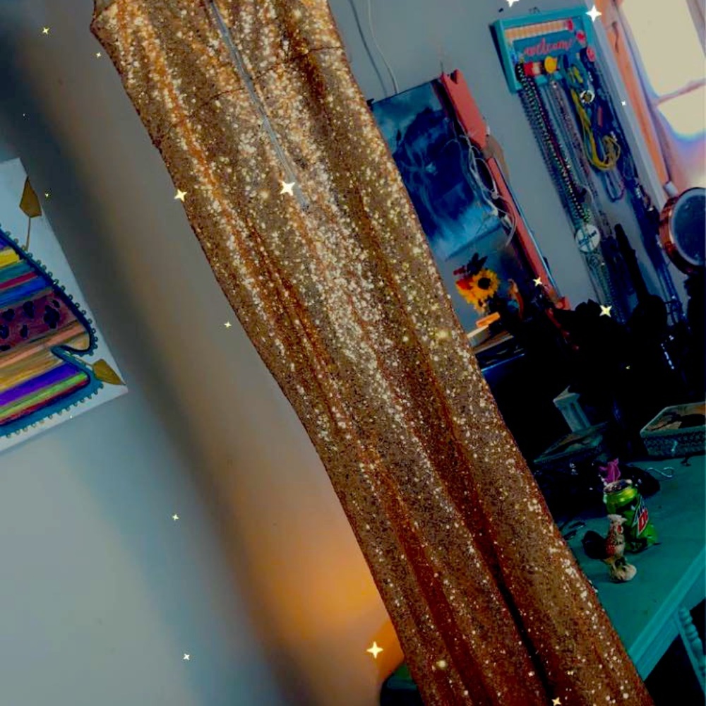 Prom dress. Straight gold dress